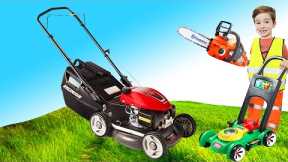 Lawn mowers Leaf Blower Yardwork for Kids Video | BLiPPi toys | min min playtime